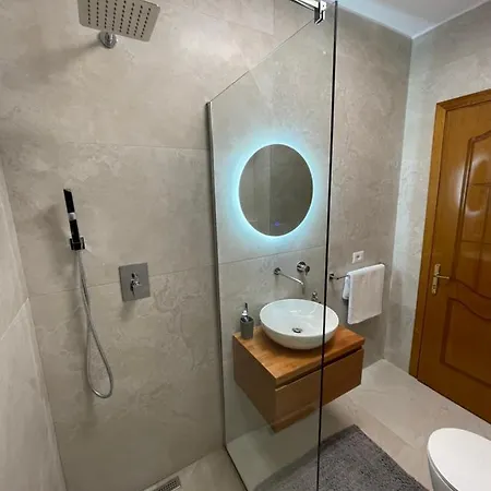 Proper 1 Apartman