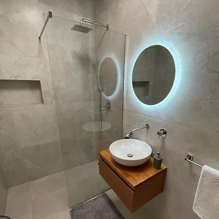 Apartman Proper 1 *